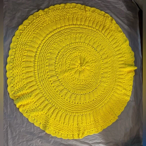 Sunny Yellow Crochet Ruffle Blanket / Rug – 53.25” Vintage Handmade 1990s - Picture 5 of 8